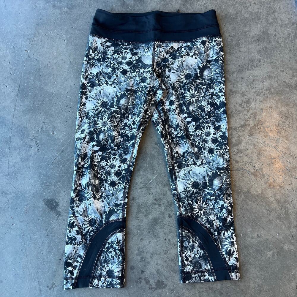 Vintage Y2K Lululemon Crop Run Inspire Flowabunga Black Floral Women's 6